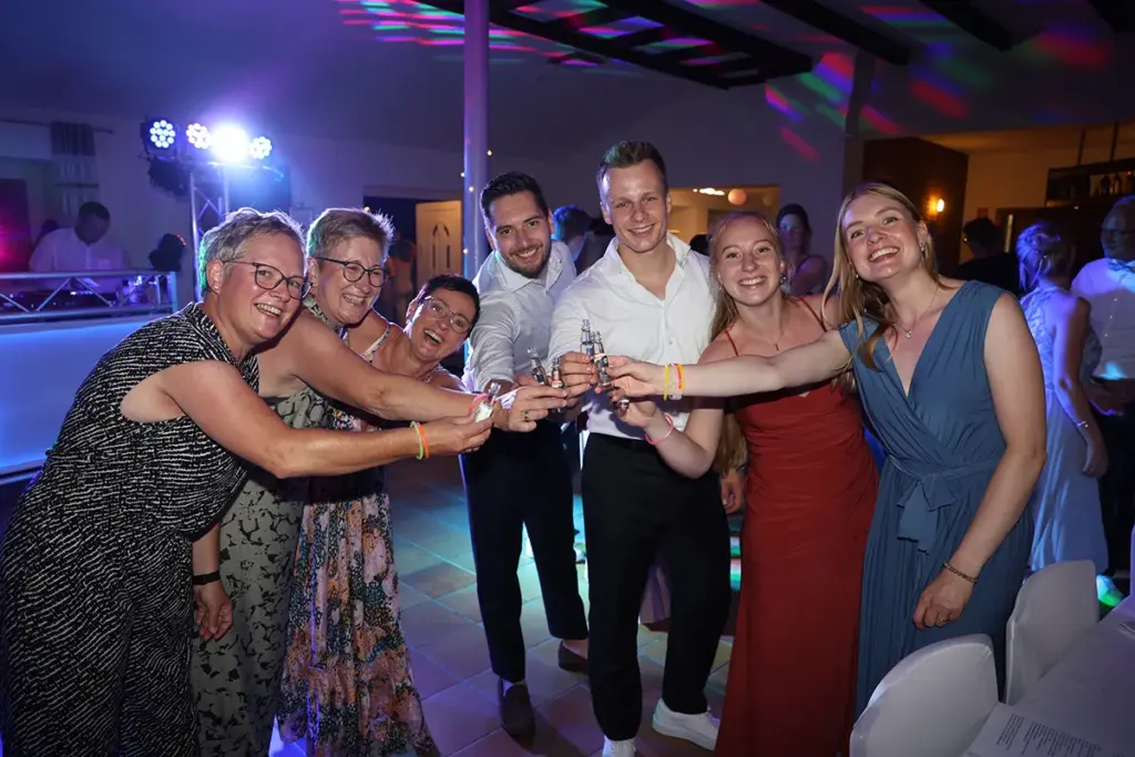 Gruppenbild Hochzeit Feier