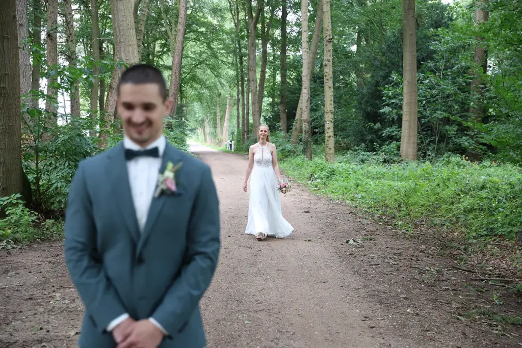 First Look Hochzeit im Wald
