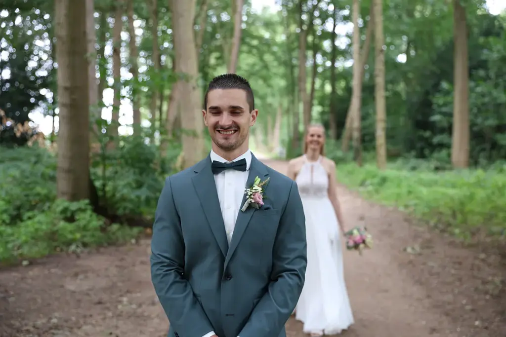 First Look Hochzeit im Wald