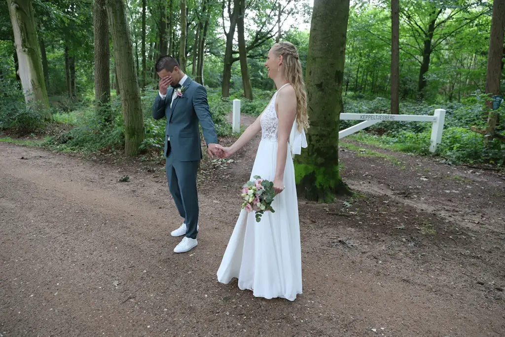 First Look Hochzeit im Wald