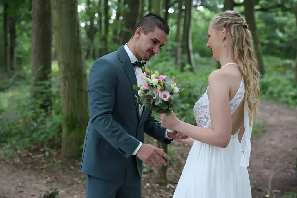 First Look Hochzeit im Wald heiraten