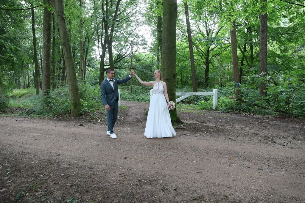 First Look Hochzeit im Wald heiraten