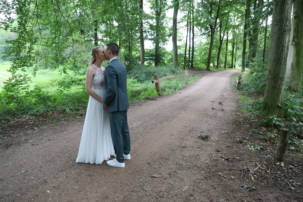 First Look Hochzeit im Wald heiraten