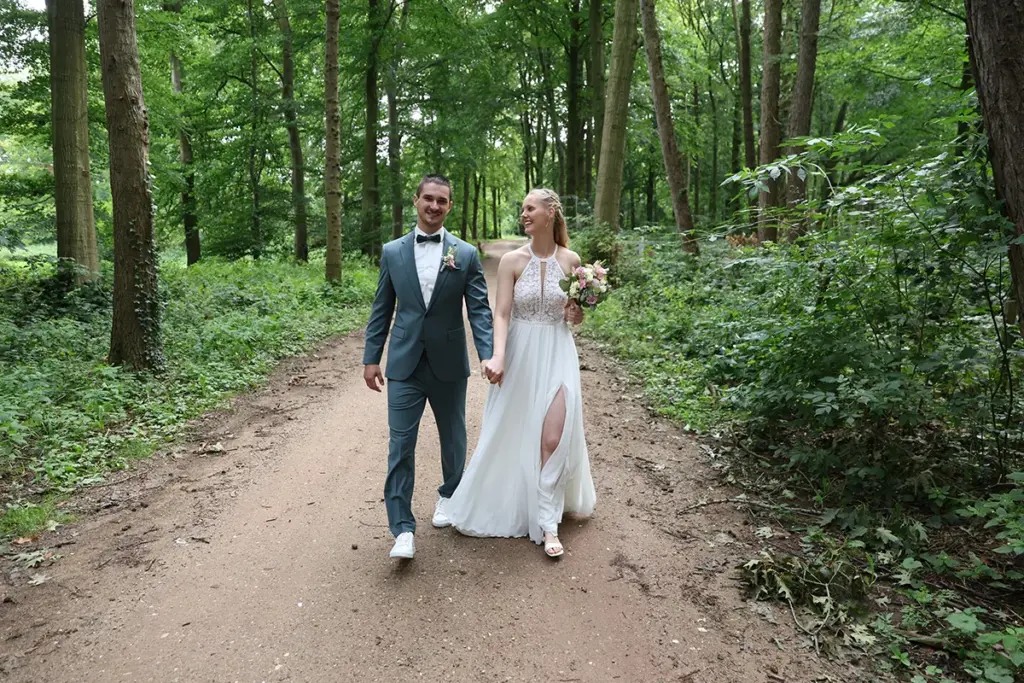 First Look Hochzeit im Wald heiraten