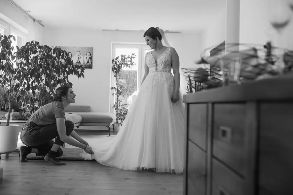 Vorfreude auf die Trauung bei Trauzeugin und Braut in Bocholt