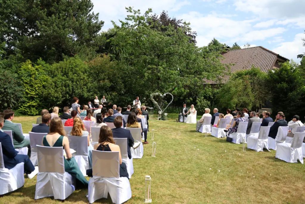 Übersicht der freien Trauung im Garten